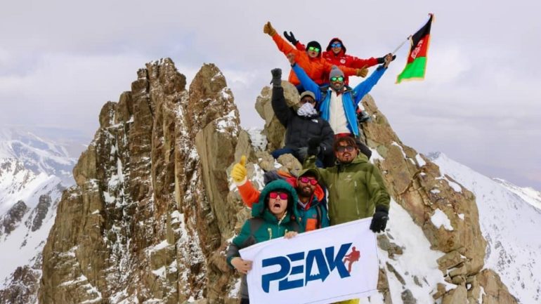 First women climb Foladi peak of Koh-e-Baba mountain