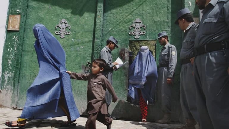 President Ghani pardons mothers who ended up in jails