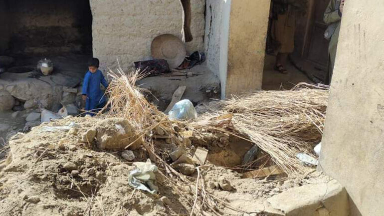Roof collapse kills seven members of a family in Laghman