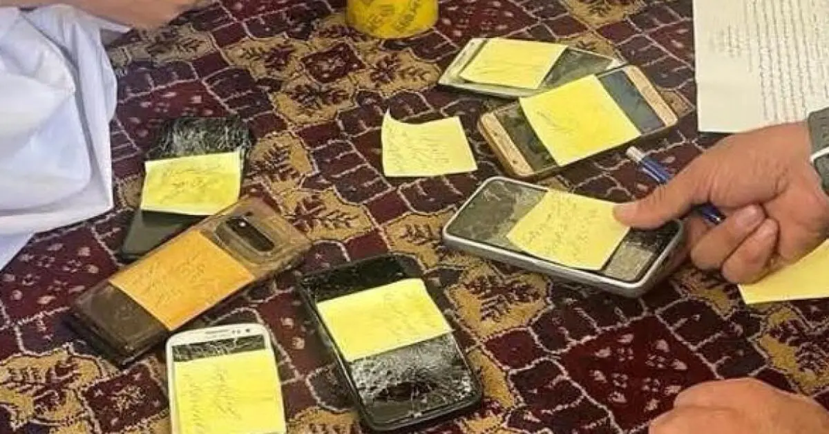 Afghanistan Journalists Center Condemns Taliban Ban on Smartphones in Government Offices